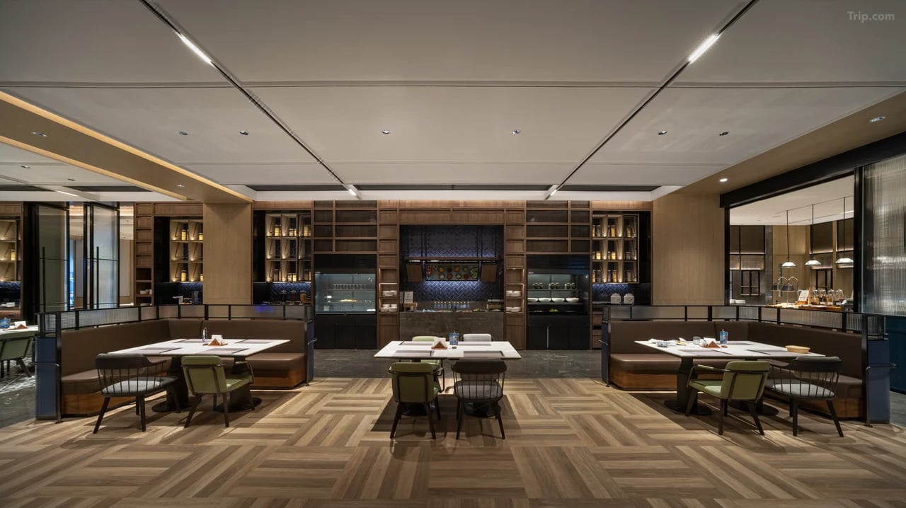 Four Points by Sheraton — 12
