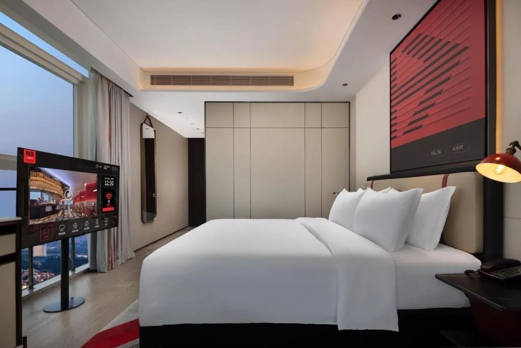 Radisson RED — 2