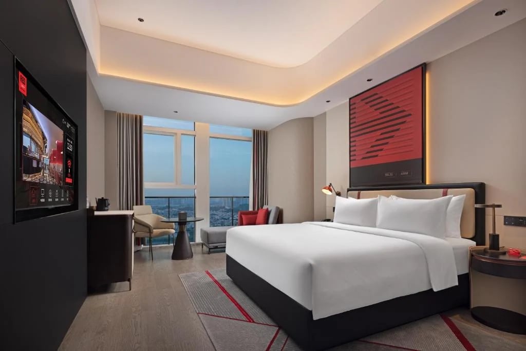Radisson RED — 4