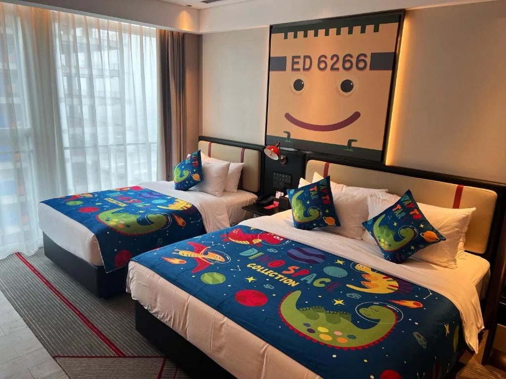 Radisson RED — 9