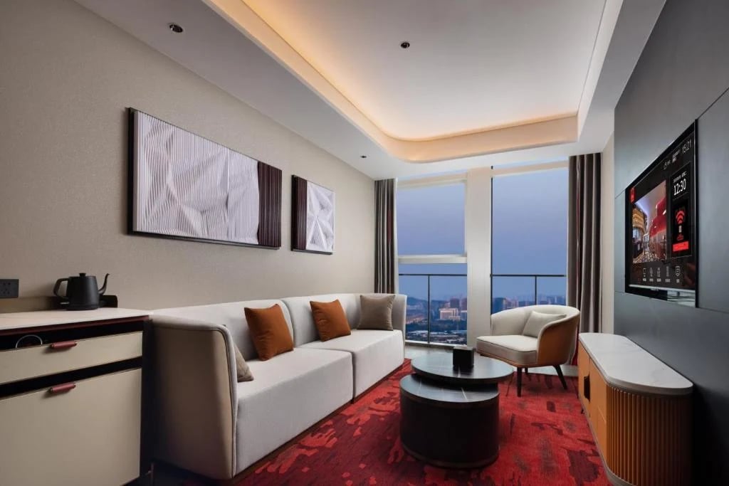 Radisson RED — 11
